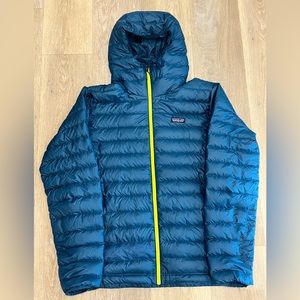 Green Large Patagonia Down Puffer Zip-up Hoodie